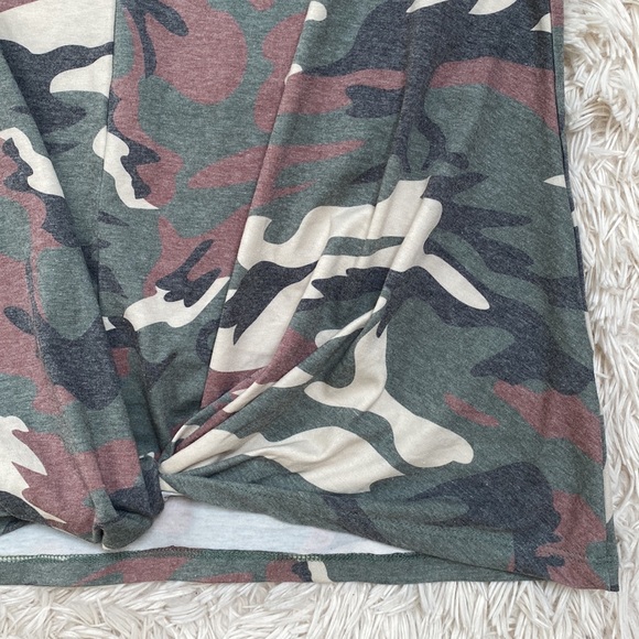 Boutique Twist Hem Camo Tank Top 💗 Olive Cream & Gray - Picture 7 of 10